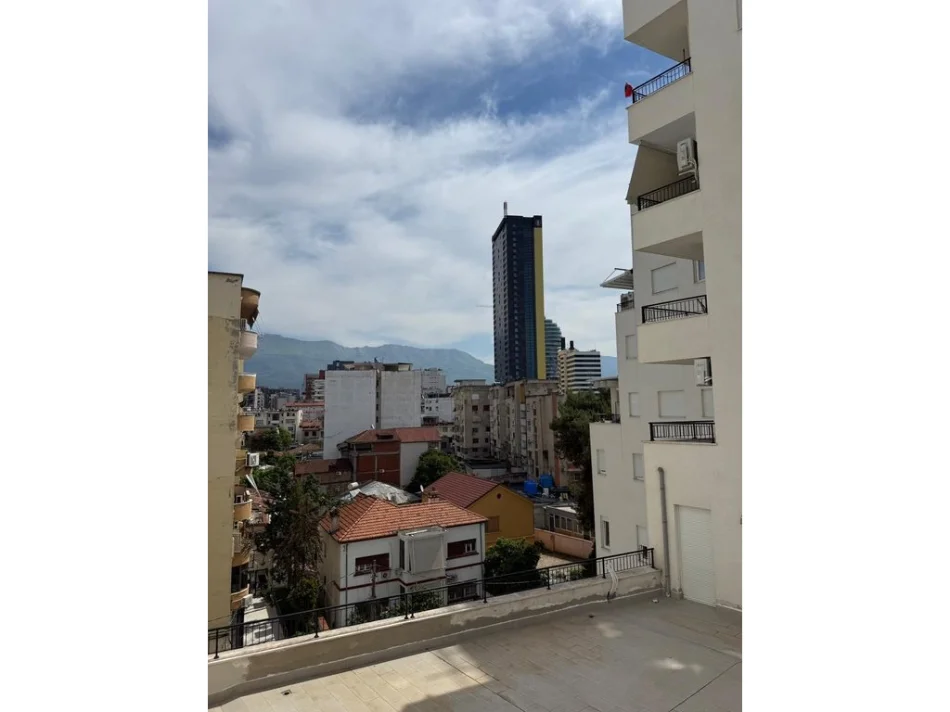 Tirane, shitet apartament 2+1+Ballkon Kati 5, 87 m² 275.000 € (Donika Center, Qender)
