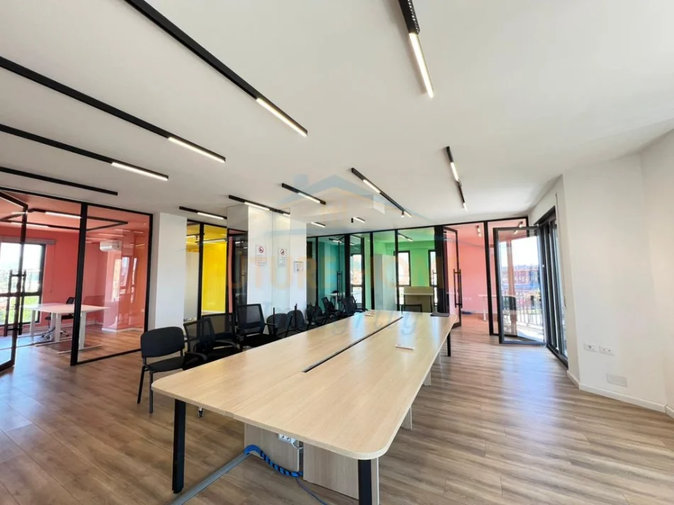 Tirane, jepet me qera apartament Kati 4, 260 m² 1.780 € (Rruga Siri Kodra, prane Bulevardit te Ri)