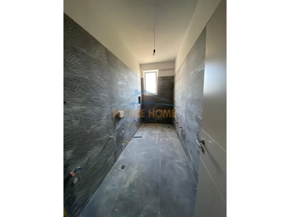 Tirane, shitet apartament 3+1+2+Ballkon Kati 4, 136 m² 418.000 € (Komuna e Parisit)
