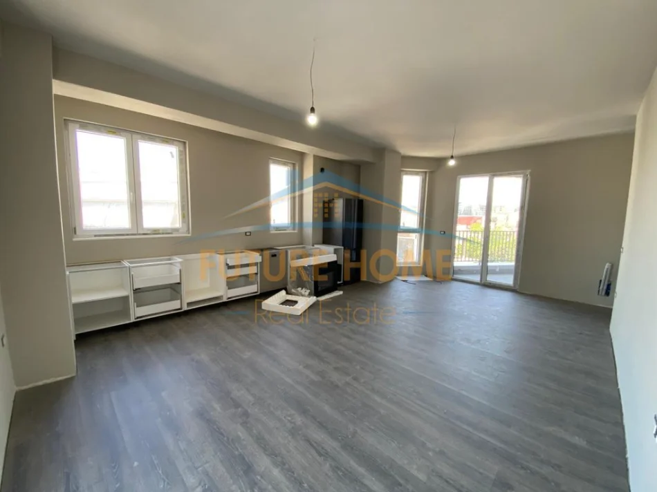Tirane, shitet apartament 3+1+Aneks+Ballkon Kati 4, 136 m² 418.000 € 