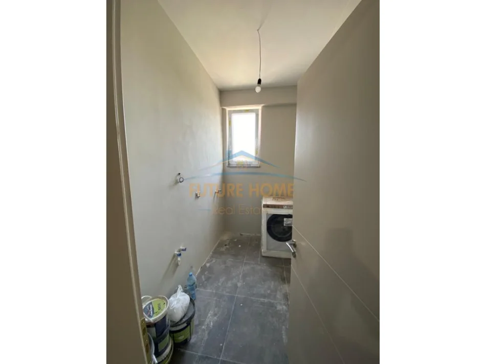 Tirane, shitet apartament 3+1+Ballkon Kati 4, 136 m² 418.000 € (Komuna e Parisit)