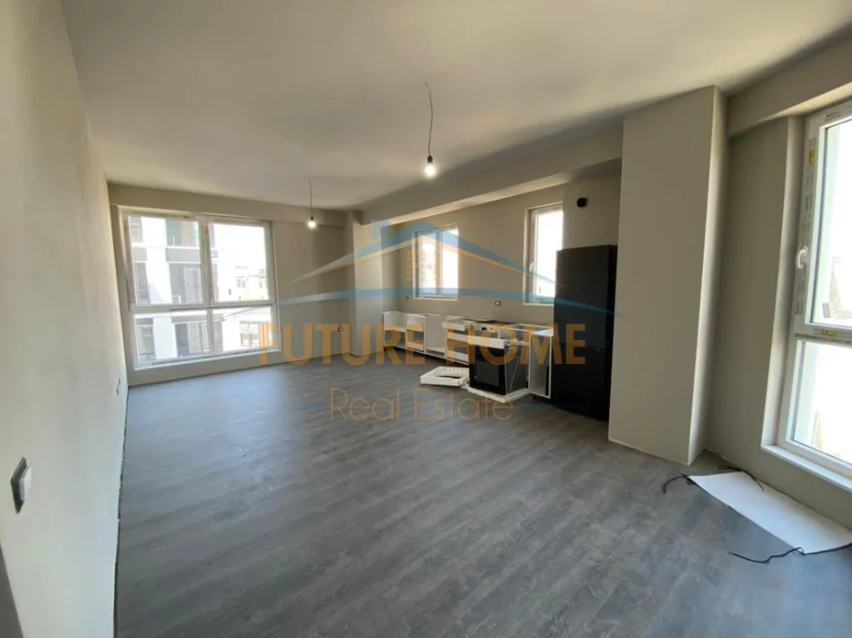 Tirane, shitet apartament 3+1+Ballkon Kati 4, 136 m² 418.000 € (Komuna e Parisit)