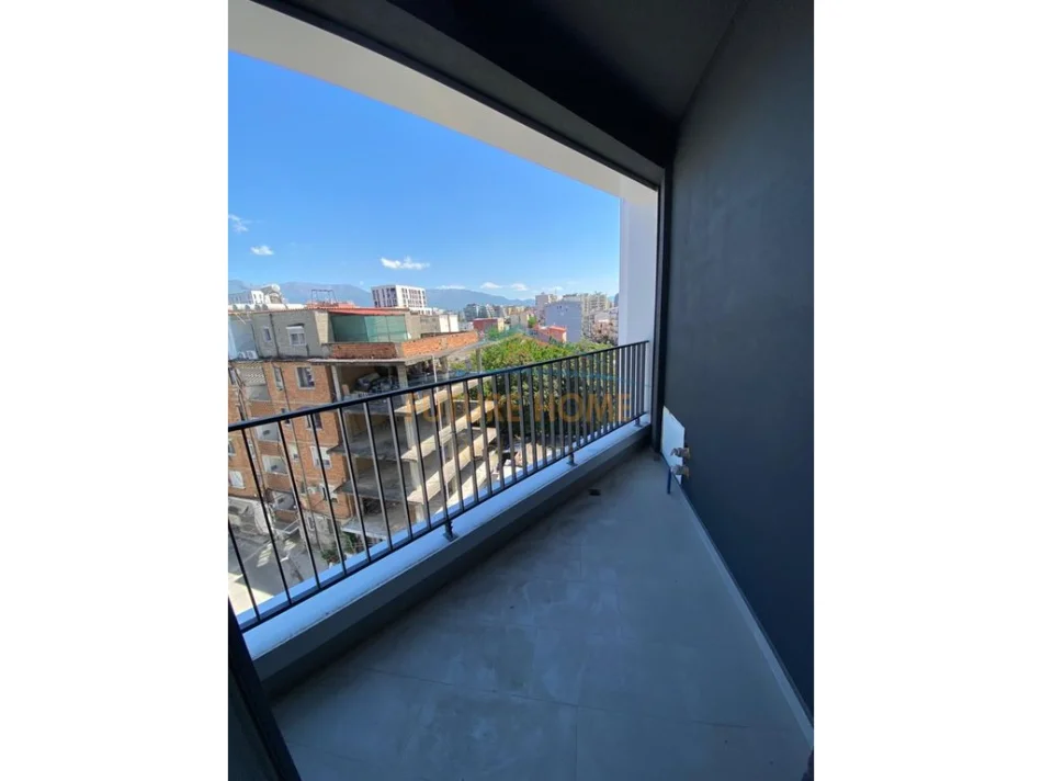 Tirane, shitet apartament 3+1+Aneks+Ballkon Kati 4, 136 m² 418.000 € 
