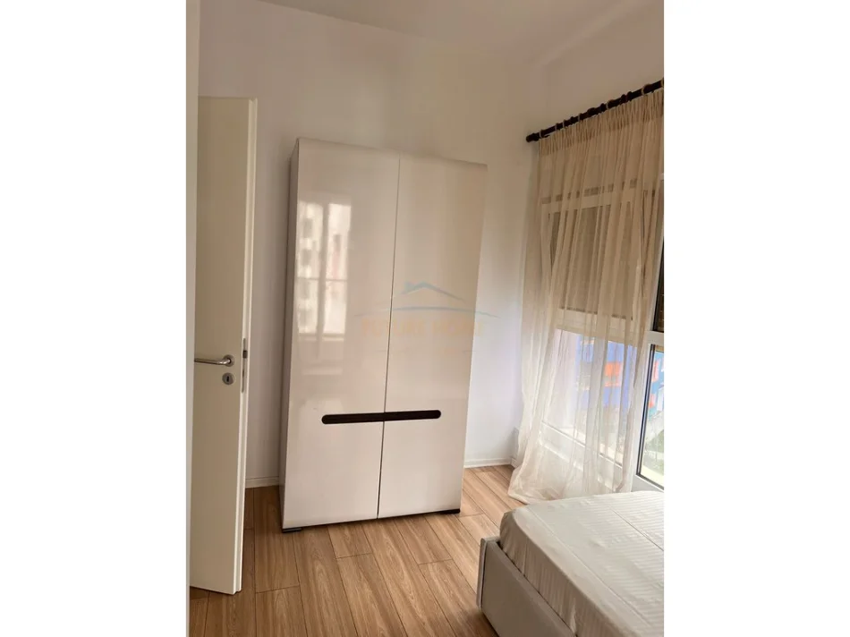 Tirane, jepet me qera apartament 2+1 Kati 4, 77 m² 470 € (kompleksi mangalem)