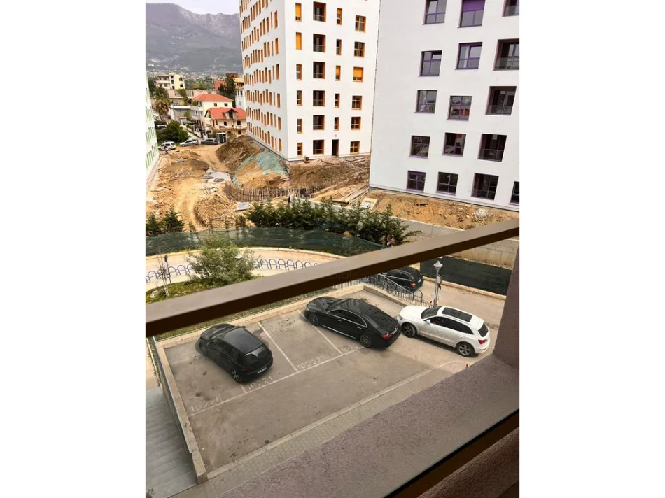 Tirane, jepet me qera apartament 2+1 Kati 4, 77 m² 470 € (kompleksi mangalem)