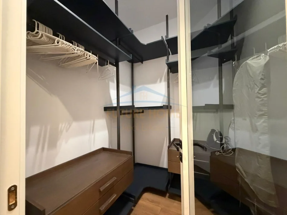 Tirane, jepet me qera apartament 2+1+Aneks+Ballkon Kati 3, 133 m² 1.600 € (Rruga e Barrikadave)