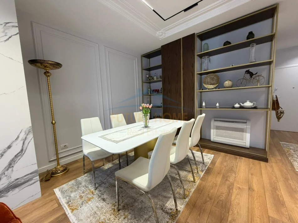 Tirane, jepet me qera apartament 2+1+Aneks+Ballkon Kati 3, 133 m² 1.600 € (Rruga e Barrikadave)