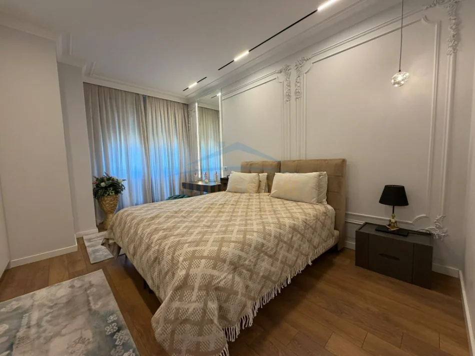 Tirane, jepet me qera apartament 2+1+Aneks+Ballkon Kati 3, 133 m² 1.600 € (Rruga e Barrikadave)