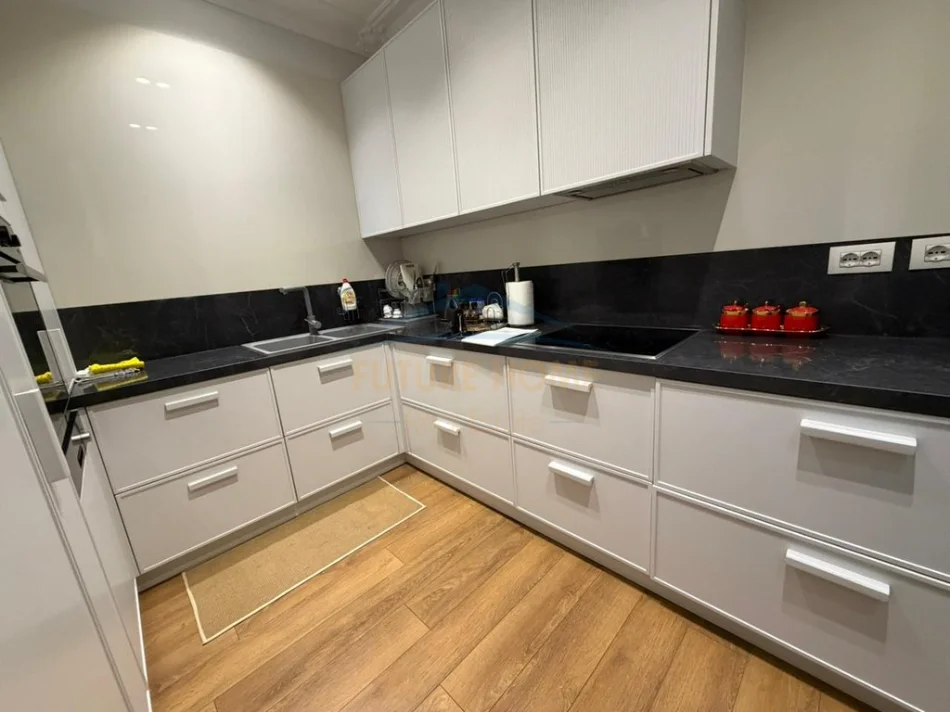 Tirane, jepet me qera apartament 2+1+Aneks+Ballkon Kati 3, 133 m² 1.600 € (Rruga e Barrikadave)