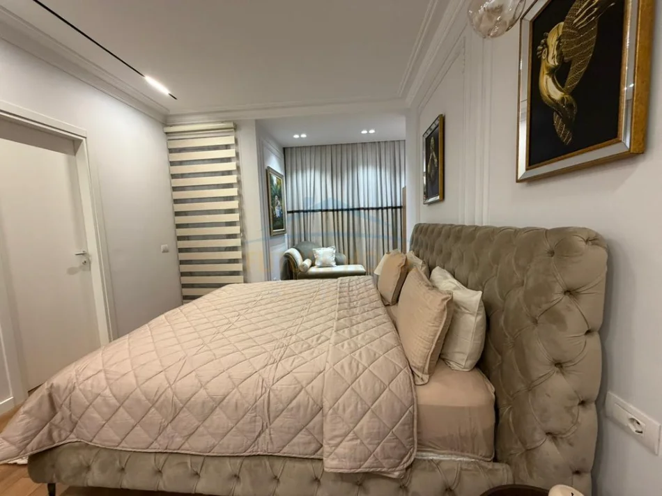 Tirane, jepet me qera apartament 2+1+Aneks+Ballkon Kati 3, 133 m² 1.600 € (Rruga e Barrikadave)