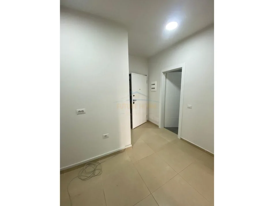 Tirane, jepet me qera apartament 2+1 Kati 2, 94 m² 1.100 € (Rruga e Kosovareve)