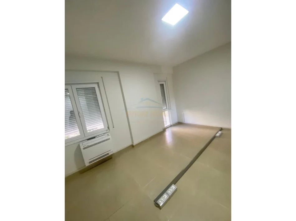 Tirane, jepet me qera apartament 2+1 Kati 2, 94 m² 1.100 € (Rruga e Kosovareve)