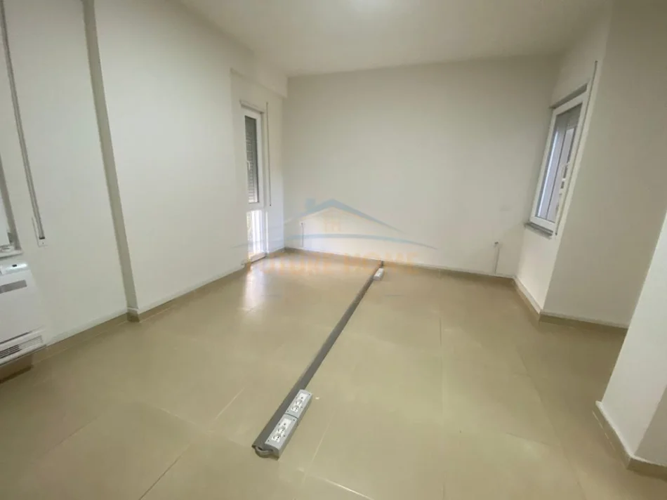 Tirane, jepet me qera apartament 2+1 Kati 2, 94 m² 1.100 € (Rruga e Kosovareve)