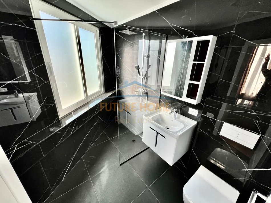 Tirane, jepet me qera apartament 2+1+Ballkon Kati 9, 115 m² 1.000 € (Shkolla e Baletit)