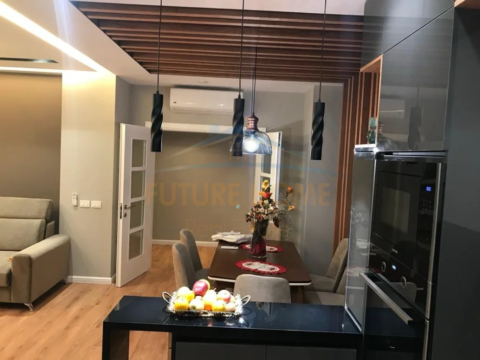 Tirane, jepet me qera apartament 2+1 Kati 2, 140 m² 1.400 € (Blloku)