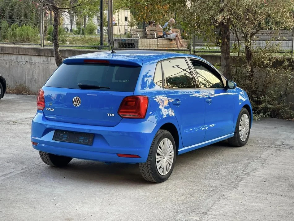 Tirane, shes makine VW POLO Nafte, blu manuale Klima 153.000 km 6.390 €