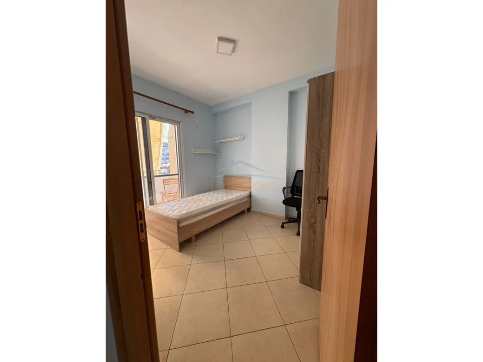 Tirane, jepet me qera apartament 2+1, Kati 4, 80 m² 650 € (Rruga Riza Cerova)