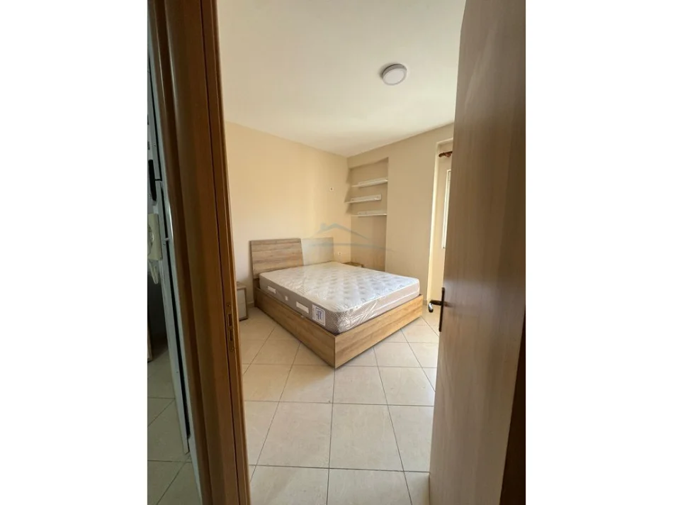 Tirane, jepet me qera apartament 2+1+Ballkon Kati 4, 80 m² 650 € (xhamllik)