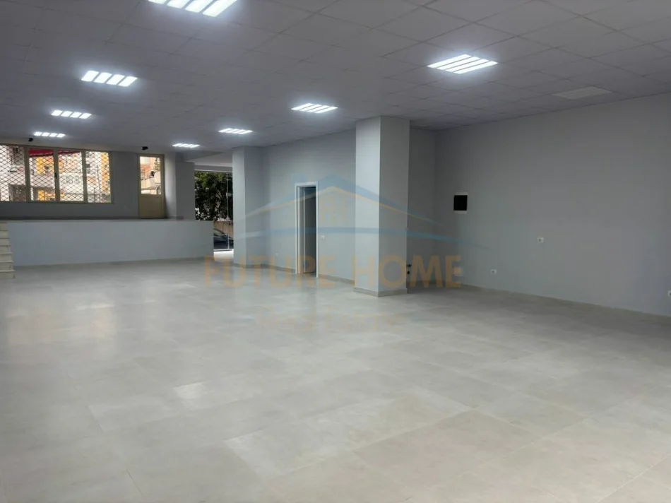 Tirane, jap me qera ambjent biznesi Kati 0, 200 m² 1.000 € (ASTIR,VILA L)