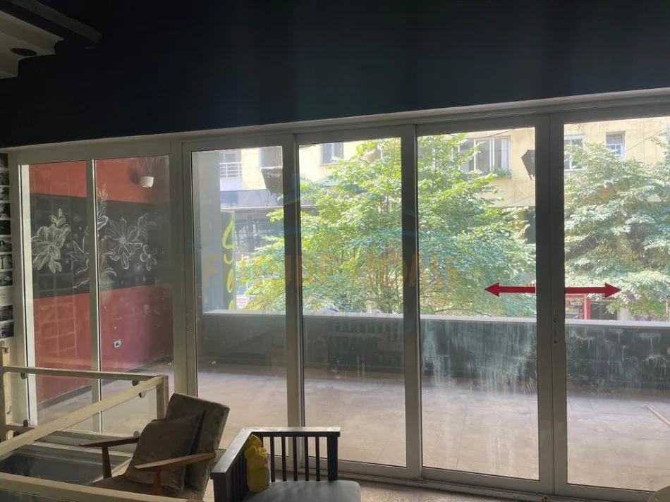 Elbasan, shitet lokal Kati 2, 172 m² 266.600 € (Universitetit Aleksandër Xhuvani)