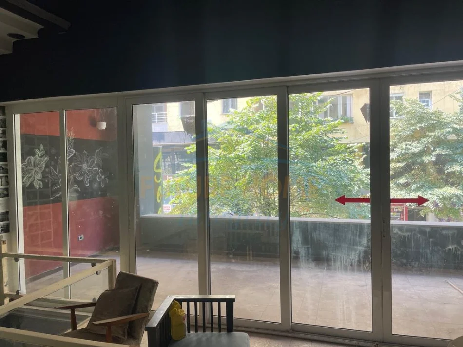 Elbasan, shitet ambjent biznesi Kati 2, 155 m² 266.600 € (Blinat, rruga Rinia prane Universitetit, Elbasan)