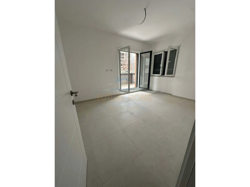 Tirane, jepet me qera apartament 2+1 Kati 1, 105 m² 600 € 