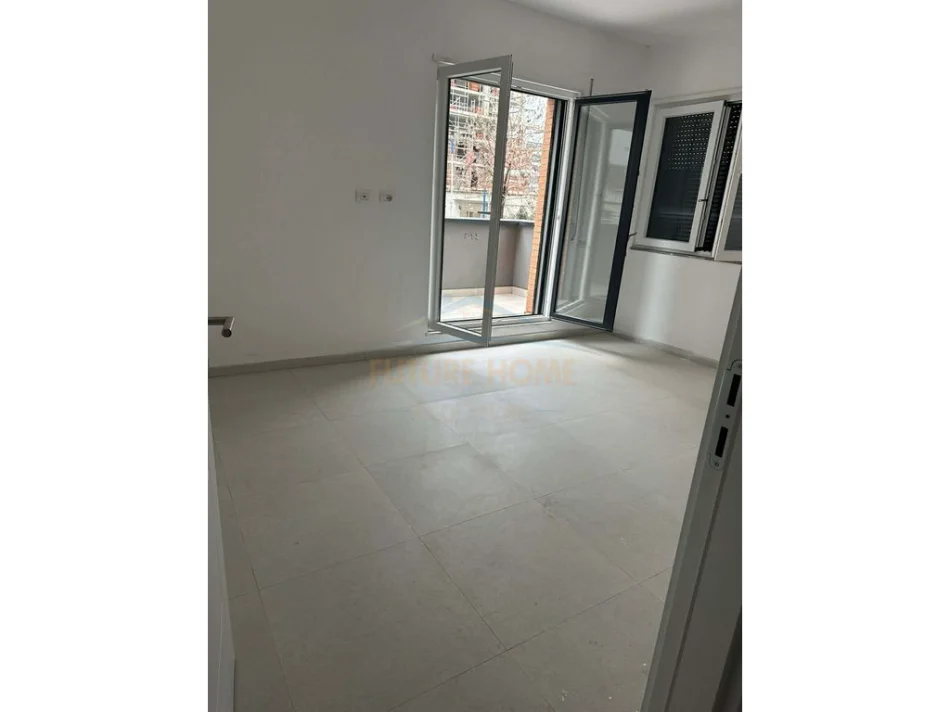 Tirane, jepet me qera apartament 2+1 Kati 1, 105 m² 600 € 