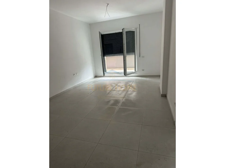 Tirane, jepet me qera apartament 2+1 Kati 1, 105 m² 600 € 