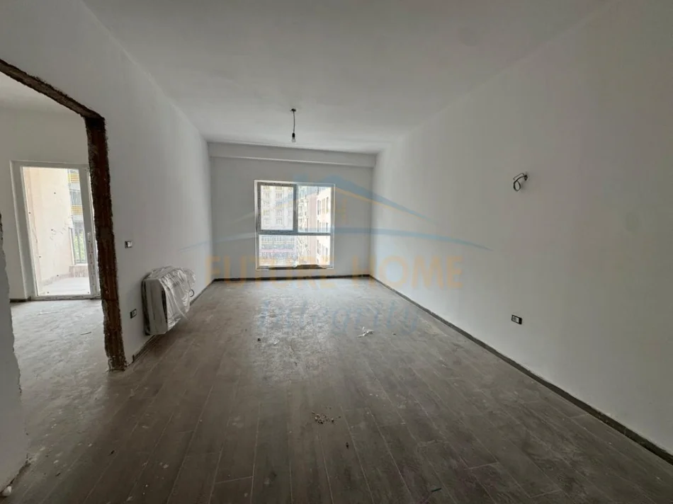 Tirane, jepet me qera apartament 1+1+Ballkon Kati 3, 68 m² 500 € (Kompleksi Aura, Laprake)