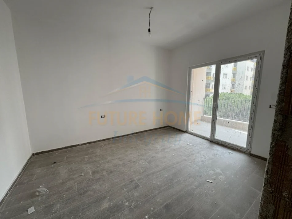 Tirane, jepet me qera apartament 1+1+Ballkon Kati 3, 68 m² 500 € (Kompleksi Aura, Laprake)