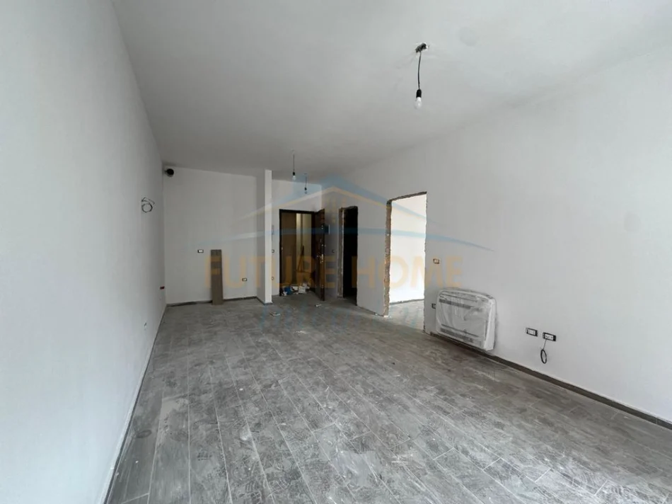 Tirane, jepet me qera apartament 1+1+Ballkon Kati 3, 68 m² 500 € (Kompleksi Aura, Laprake)