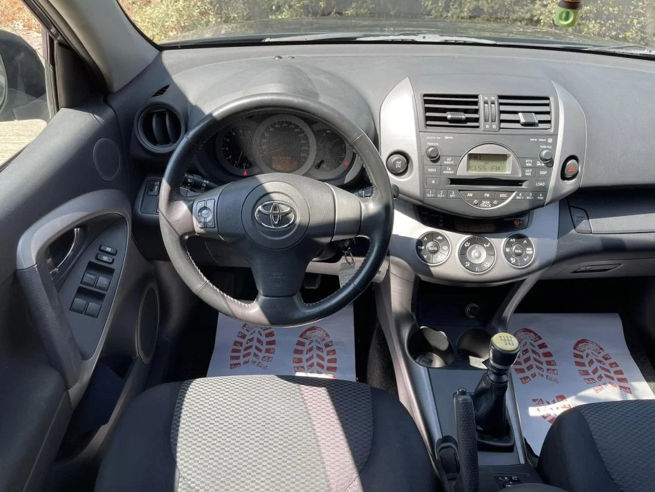 Tirane, shes SUV | Fuoristrad | Xhip TOYOTA RAV4 Nafte, gri e erret manuale Klima 158.000 km 5.900 €