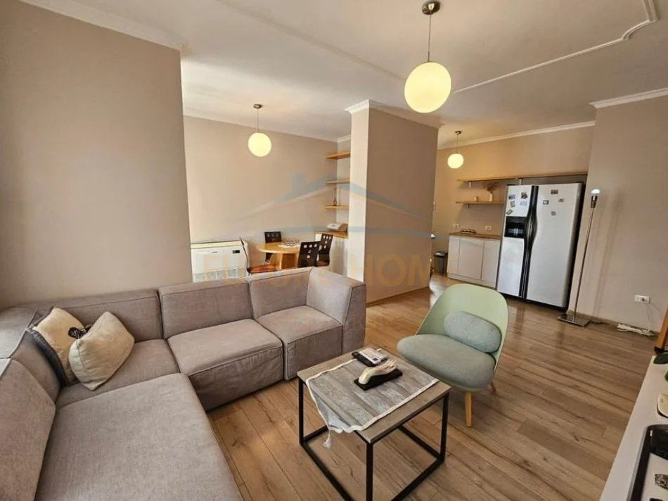 Tirane, jepet me qera apartament 2+1 Kati 11, 92 m² 1.500 € (Rruga e Kosovareve)