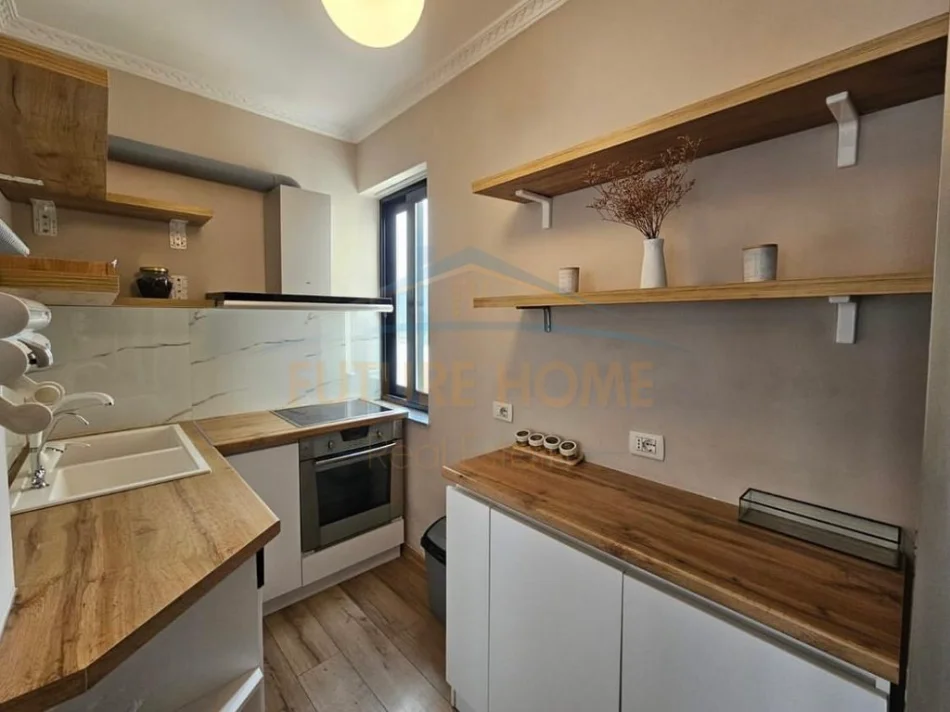 Tirane, jepet me qera apartament 2+1 Kati 11, 92 m² 1.500 € (Rruga e Kosovareve)