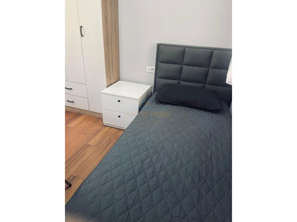 Tirane, jepet me qera apartament 2+1+Ballkon Kati 2, 85 m² 650 € 