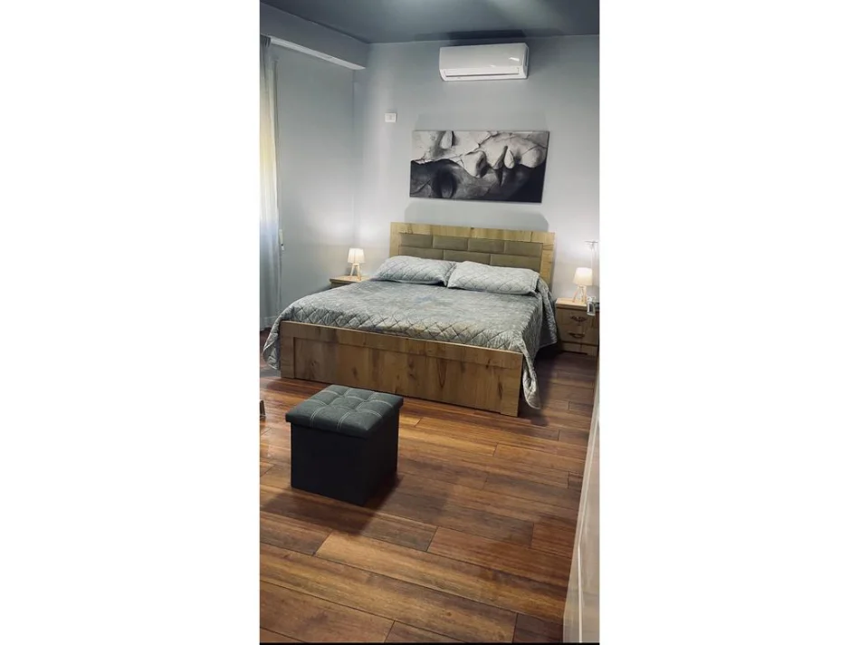 Tirane, jepet me qera apartament 5+1+Ballkon Kati 2, 84 m² 650 € 