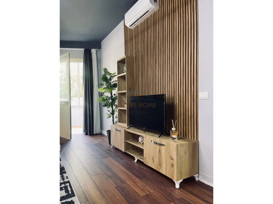 Tirane, jepet me qera apartament 5+1+Ballkon Kati 2, 84 m² 650 € 