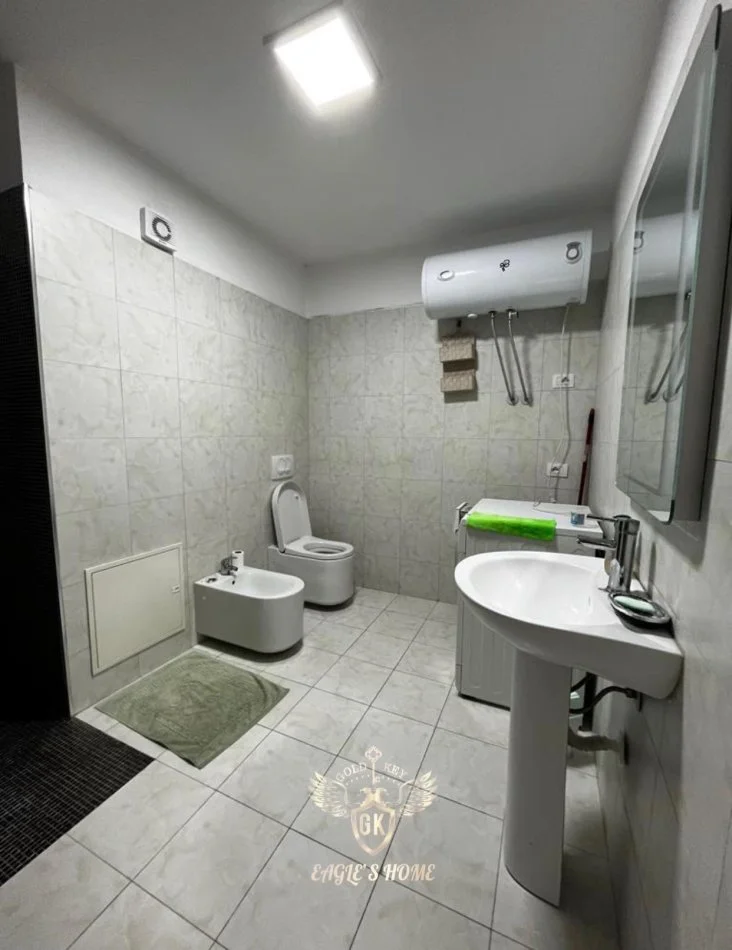 Durres, jepet me qera apartament 1+1+Ballkon Kati 5, 95 m² 701 € 