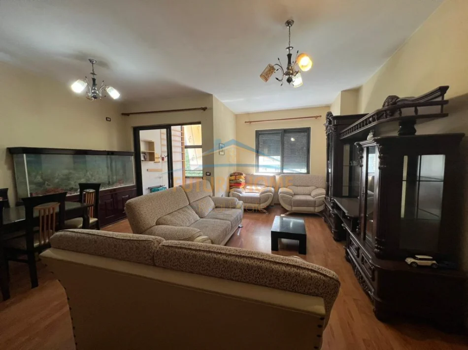 Tirane, jepet me qera apartament 2+1 Kati 3, 112 m² 500 € (Yzberisht)