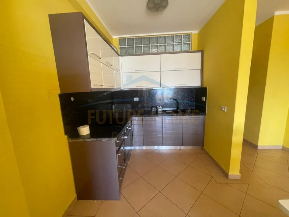Durres, jepet me qera apartament 2+1+Aneks+Ballkon Kati 11, 700 € (Vollga, Durres)