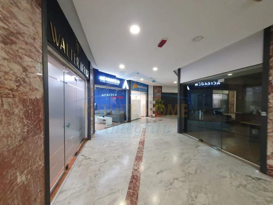 Tirane, shitet ambjent biznesi Kati 0, 40 m² 245.000 € (Qender, Torre Drin)