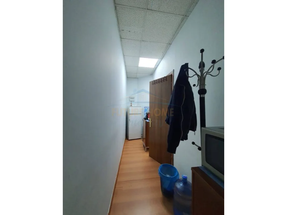 Tirane, jepet me qera ambjent biznesi Kati 0, 40 m² 1.000 € (Qender, prane Toptani Shopping Center)