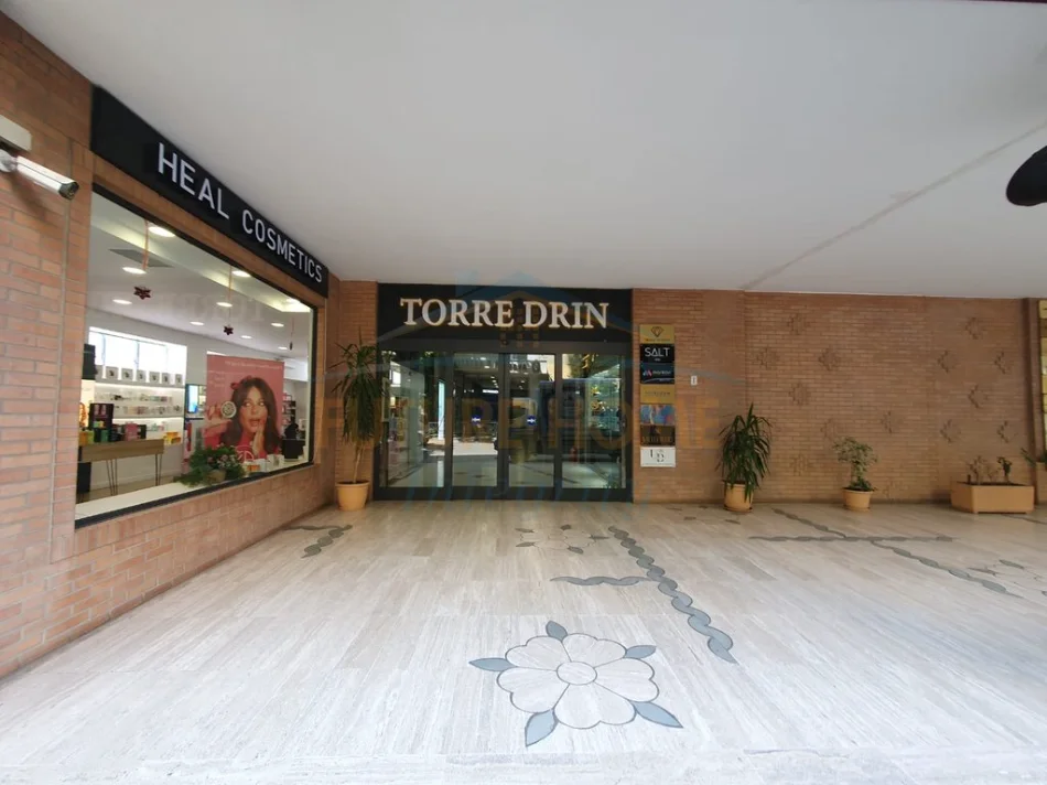 Tirane, jepet me qera ambjent biznesi Kati 0, 40 m² 1.000 € (Qender, prane Toptani Shopping Center)