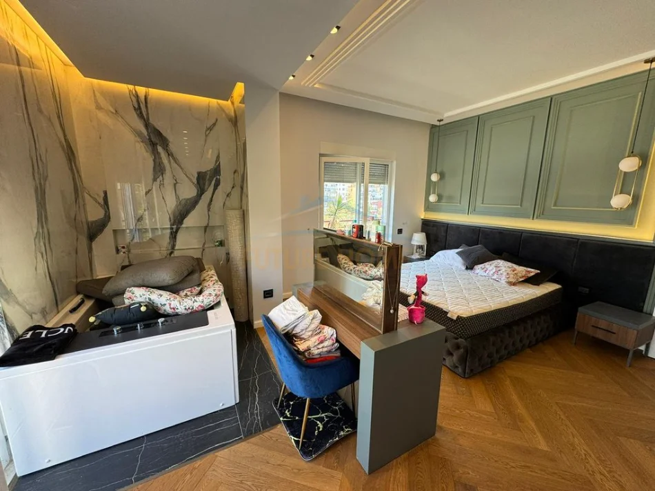 Tirane, jepet me qera apartament 2+1 Kati 5, 124 m² 2.000 € 