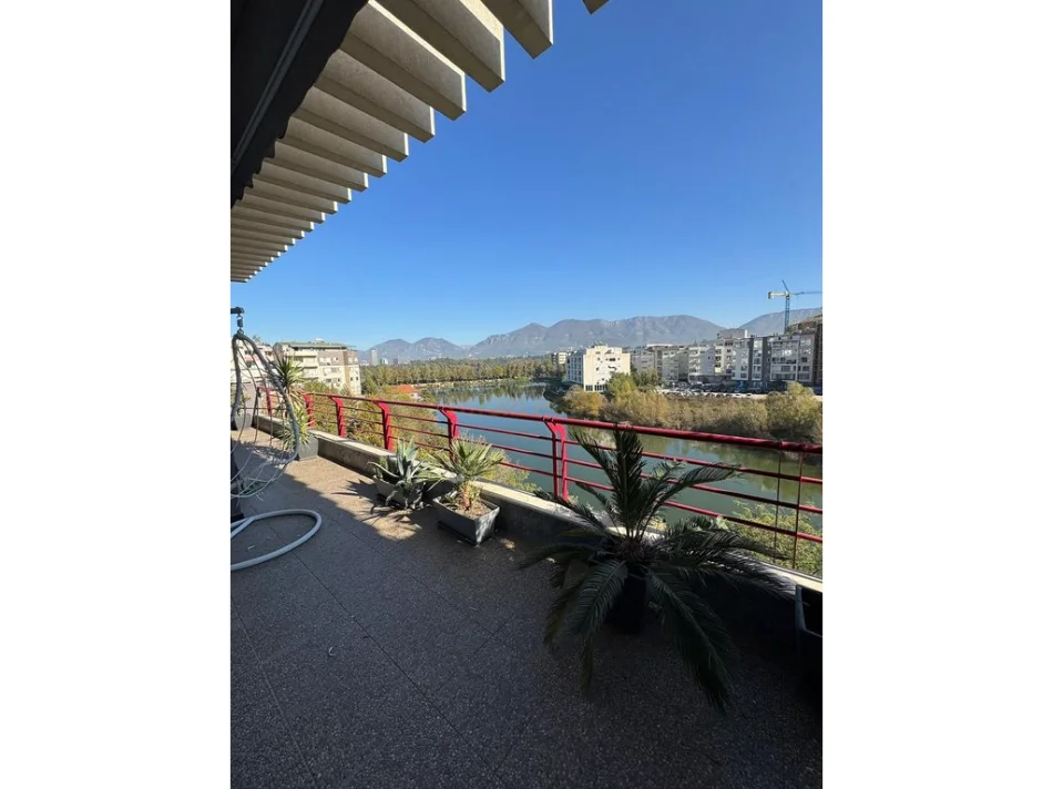 Tirane, jepet me qera apartament 2+1+Aneks+Ballkon Kati 5, 124 m² 2.000 € 