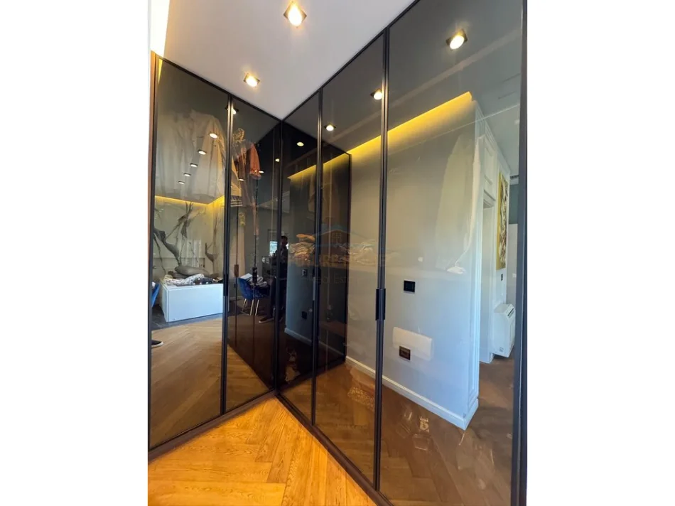 Tirane, jepet me qera apartament 2+1 Kati 5, 124 m² 2.000 € 