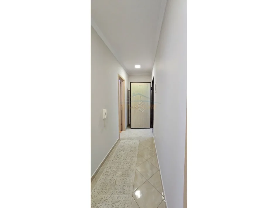 Tirane, jepet me qera apartament 1+1 Kati 8, 68 m² 680 € (ish Parku Autobuzave)