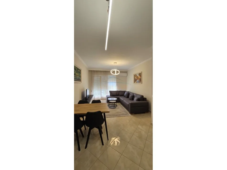 Tirane, jepet me qera apartament 1+1 , 68 m² 630 € 