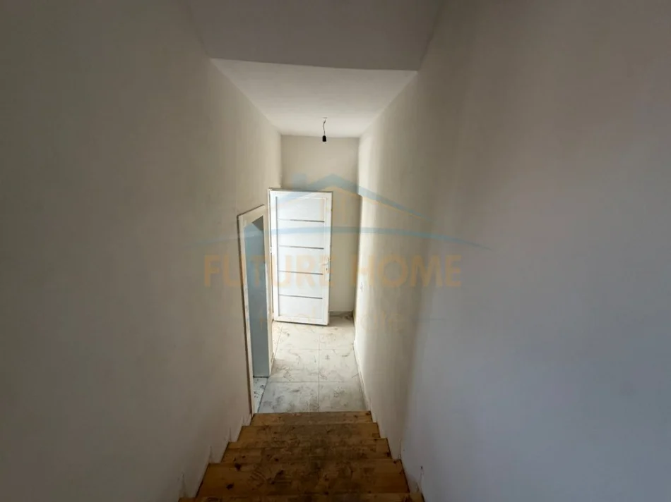 Durres, shitet apartament 2+1+Ballkon Kati 1, 124.800 € 
