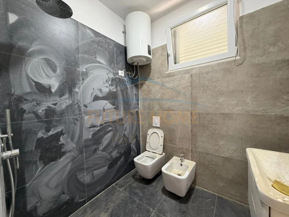 Durres, shitet apartament 2+1+Ballkon Kati 1, 124.800 € 